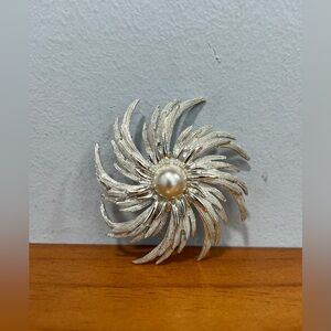 SARAH COVENTRY Vintage Silver Tone Starburst Swirl Brooch Pin with Faux Pearl